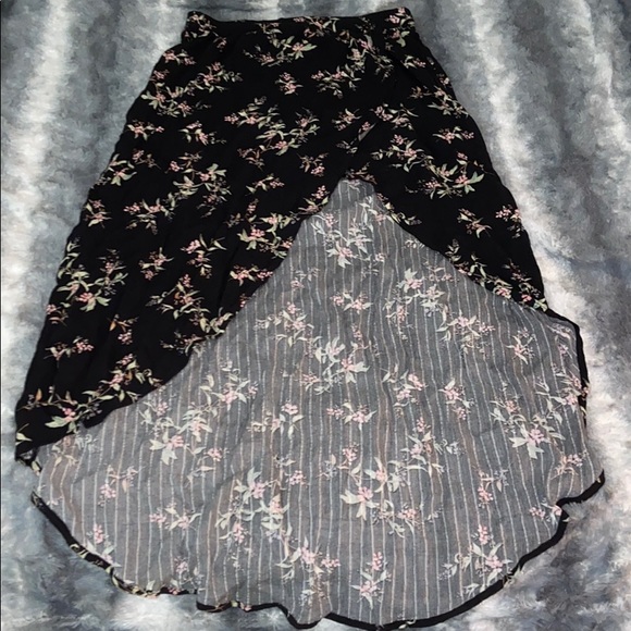 ✨ 𝙲𝚛𝚘𝚙 𝚃𝚘𝚙 𝚊𝚗𝚍 𝚂𝚔𝚒𝚛𝚝 ✨ - Picture 5 of 6